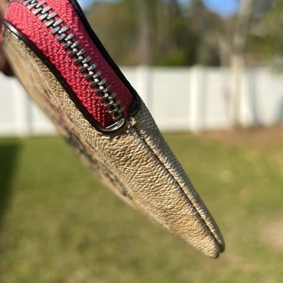 New khaki and poppy Coach wristlet - Picture 7 of 13